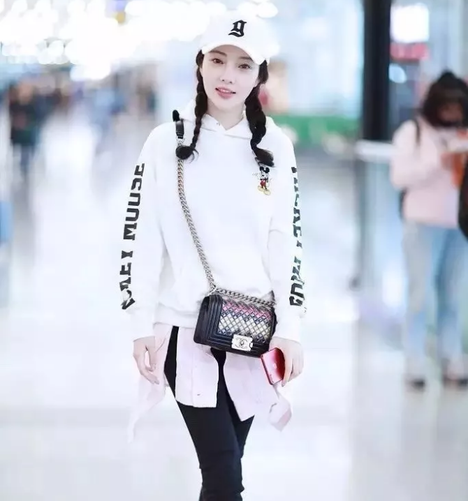 今年秋冬最chic！原來短發(fā)和帽子這么配??！