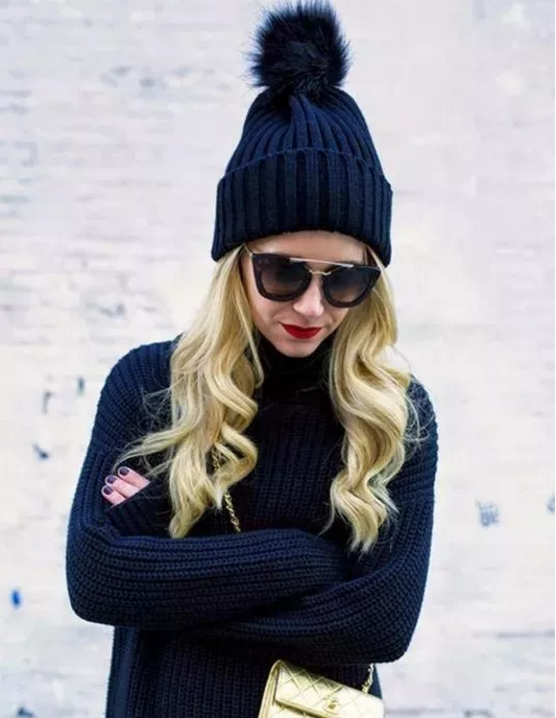 今年秋冬最chic！原來短發(fā)和帽子這么配?。? border=