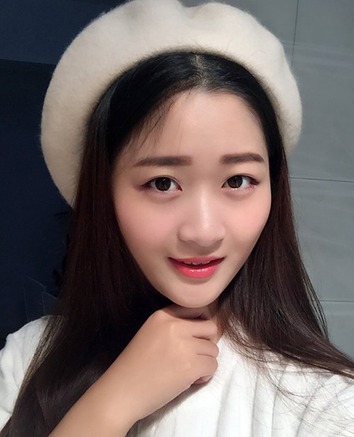 初春穿搭來(lái)頂帽子，chic感十足！